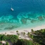 Caraïbes, Les Grenadines d'île en île